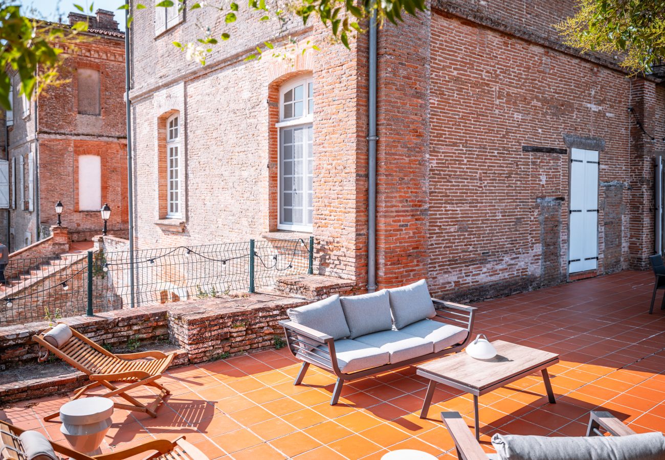 View of Château de Beaudesert, holiday home with private pool