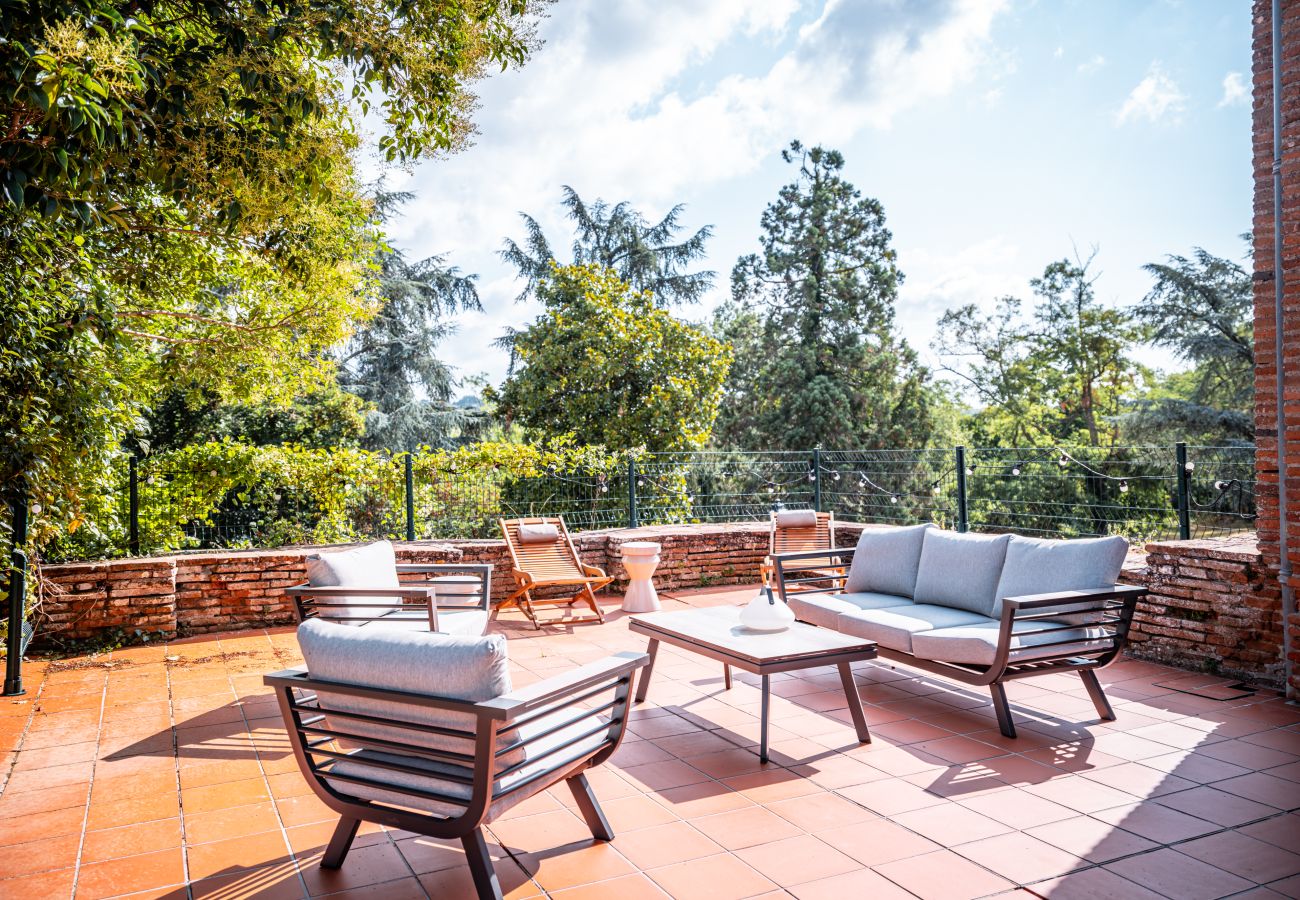 View of Château de Beaudesert, holiday home with private pool