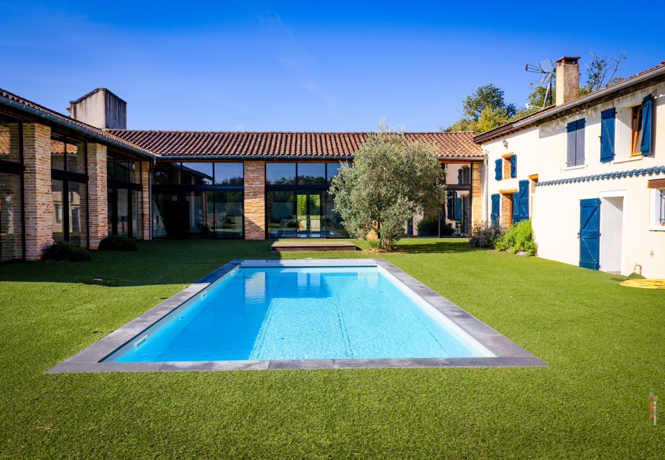 Group accommodation with heated swimming pool, tennis court, billiards and table football