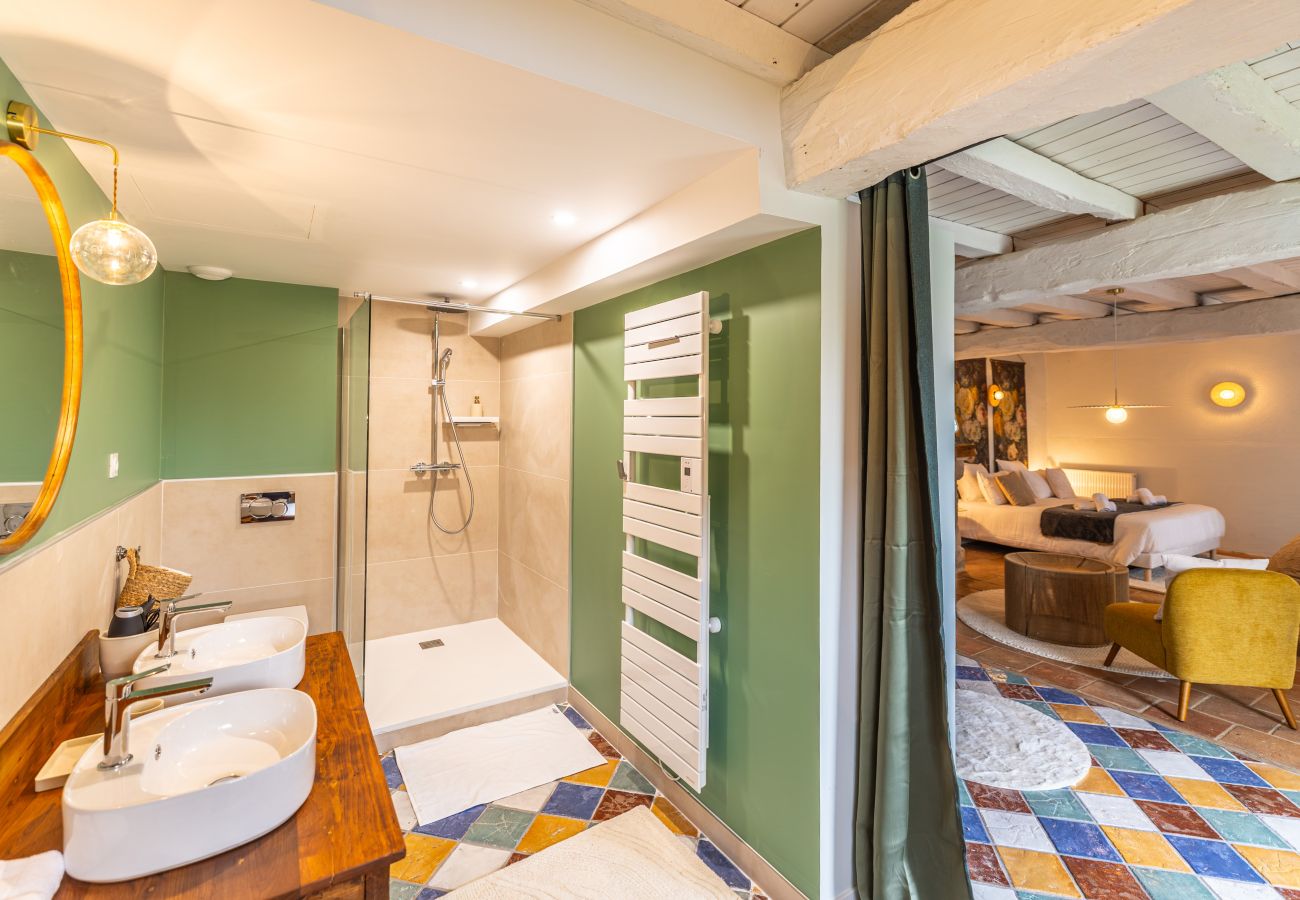 Bathroom with walk-in shower, double sinks and toilet in the master bedroom