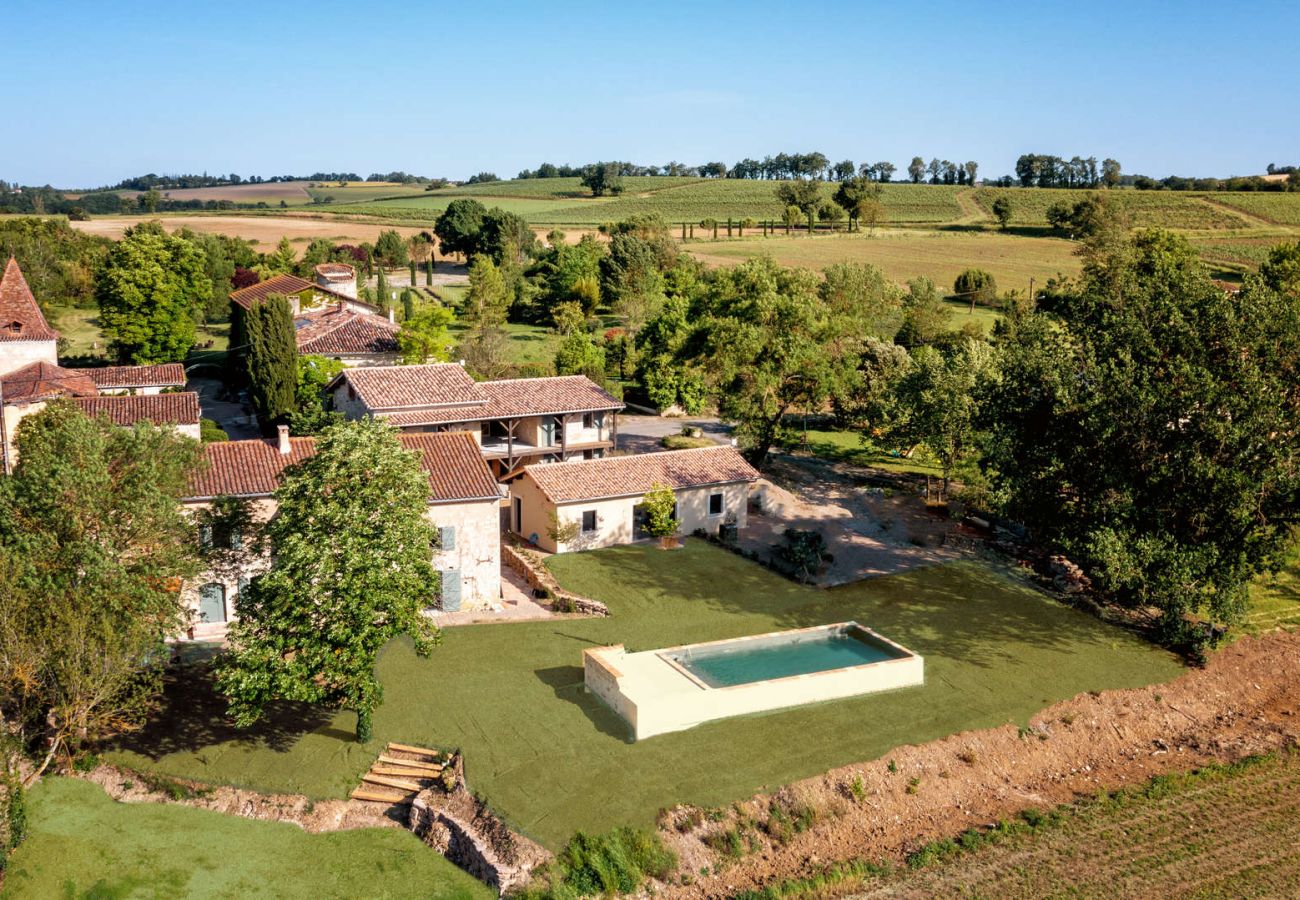 Bastide Remence, a picturesque farmhouse with pool that can accommodate 26 guests, including 22 adults and 4 children