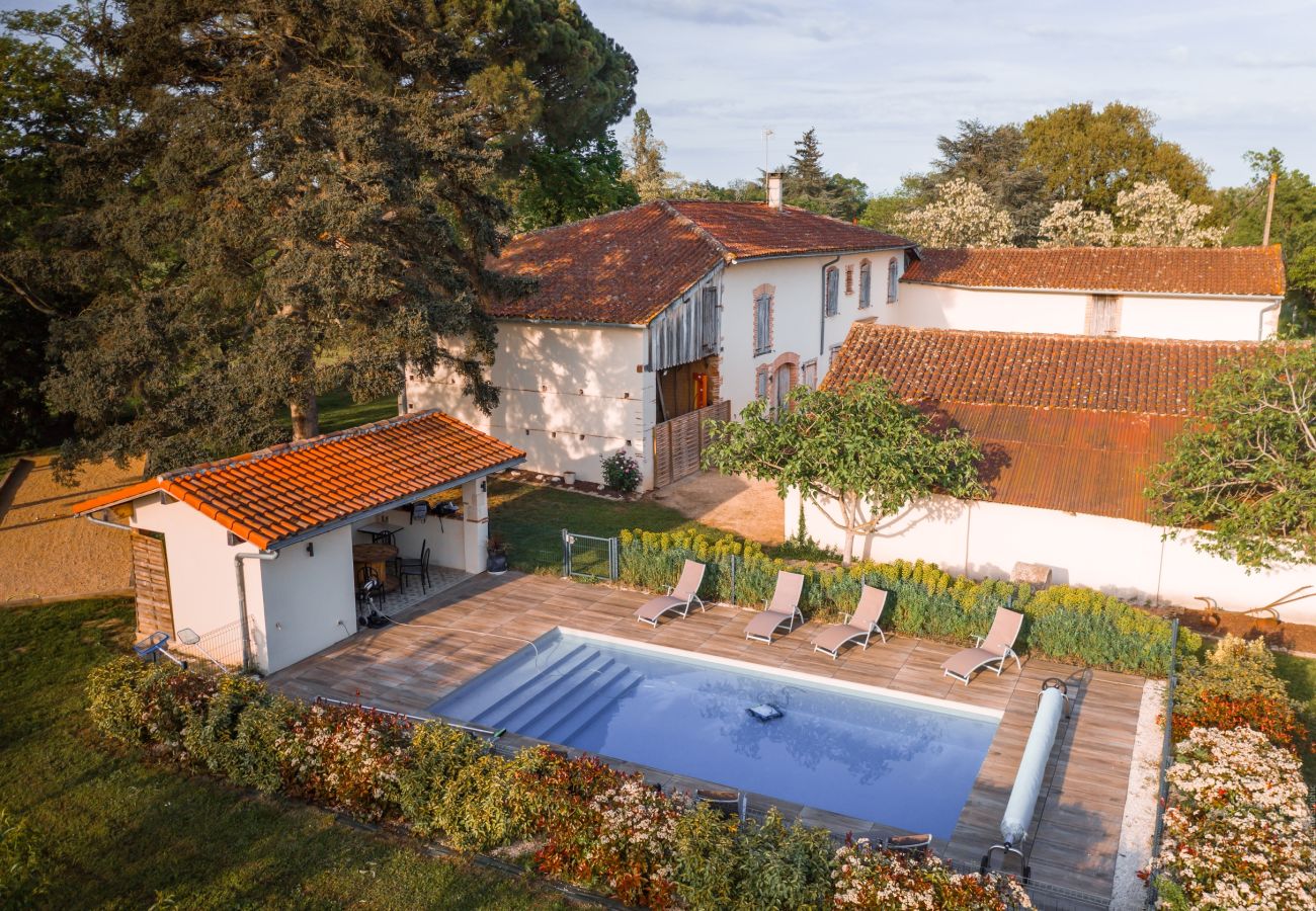 Casa rural con piscina climatizada en Gaillac, naturaleza, encanto de antaño y calidez en los viñedos de Tarn.