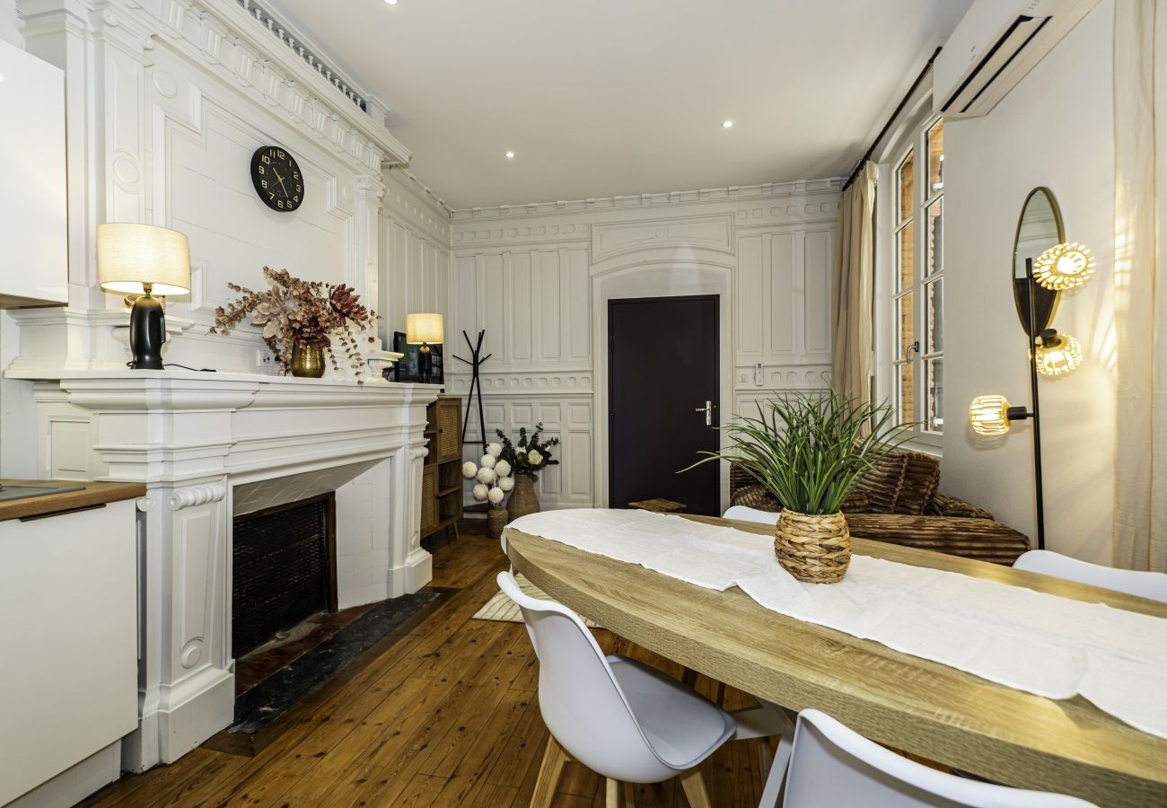Apartamento climatizado para 4 en Montauban, a dos pasos de la catedral. Confort y encanto en el centro histórico.
